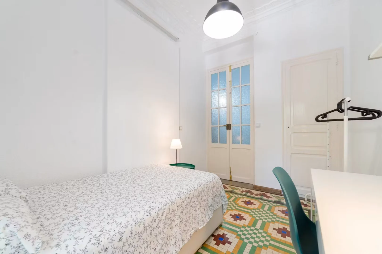 Bright and airy student room with easy university access in