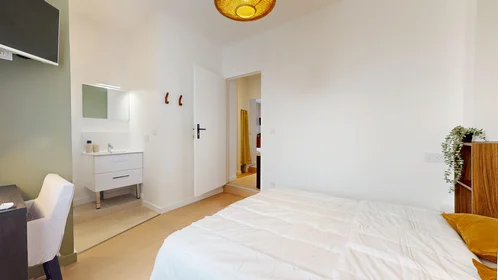 Chambre privée à 3 bis avenue des Frères Lumière, image 16 de 18