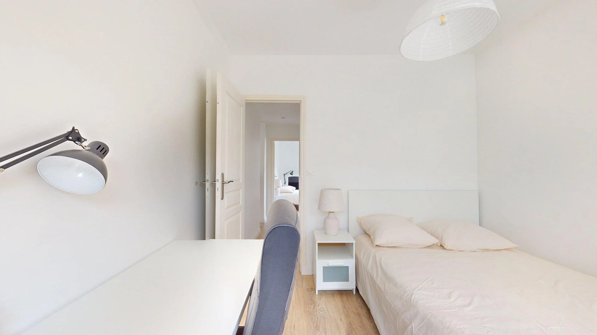 Quarto para alugar em apartamento de estudantes em , totalmente mobilado