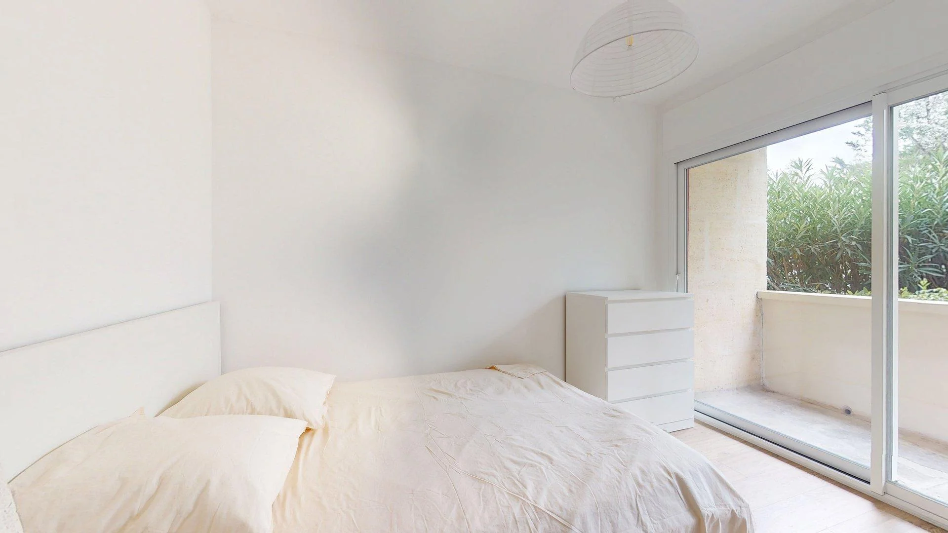Quarto de estudante económico com localização conveniente em 