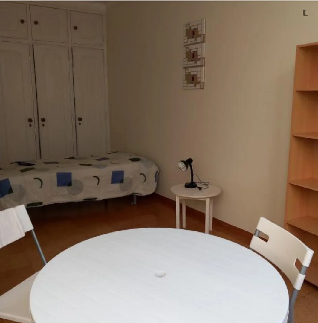 Komfortables und geräumiges Studentenzimmer in