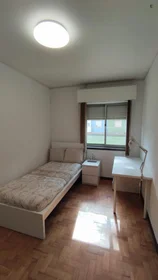 Private room at Av. Dom João I, image 1 of 10