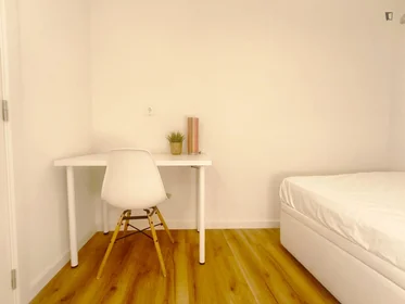 Quarto privado em Rua das Musas, imagem 3 de 15
