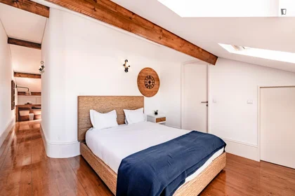 Entire apartment at Rua do Almada, image 16 of 20