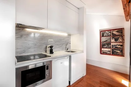 Entire apartment at Rua do Almada, image 8 of 20