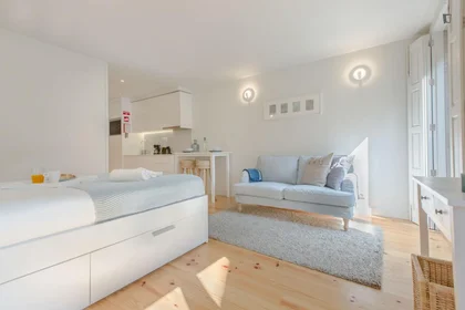 Logement entier à Rua do Pinheiro, image 9 de 18