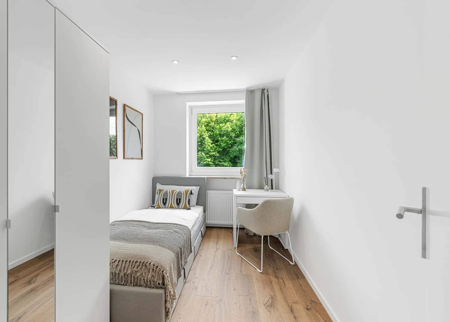 Habitación para estudiantes en  con área de estudio y facilidades compartidas