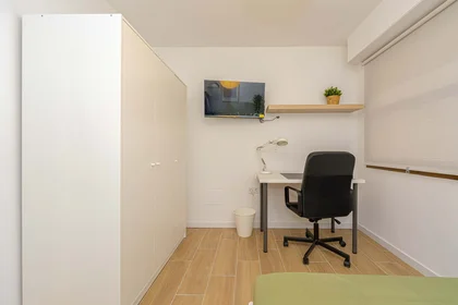 Private room at 2º, C/ Italia, 15, 03003 Alacant, Alicante, Spain, image 5 of 22