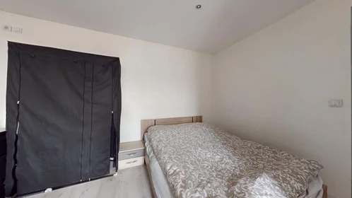 Appartamento intero in 51 Rue Tiblier Verne, 42000 Saint-Étienne, France, immagine 12 di 15