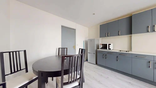 Appartamento intero in 51 Rue Tiblier Verne, 42000 Saint-Étienne, France, immagine 9 di 15