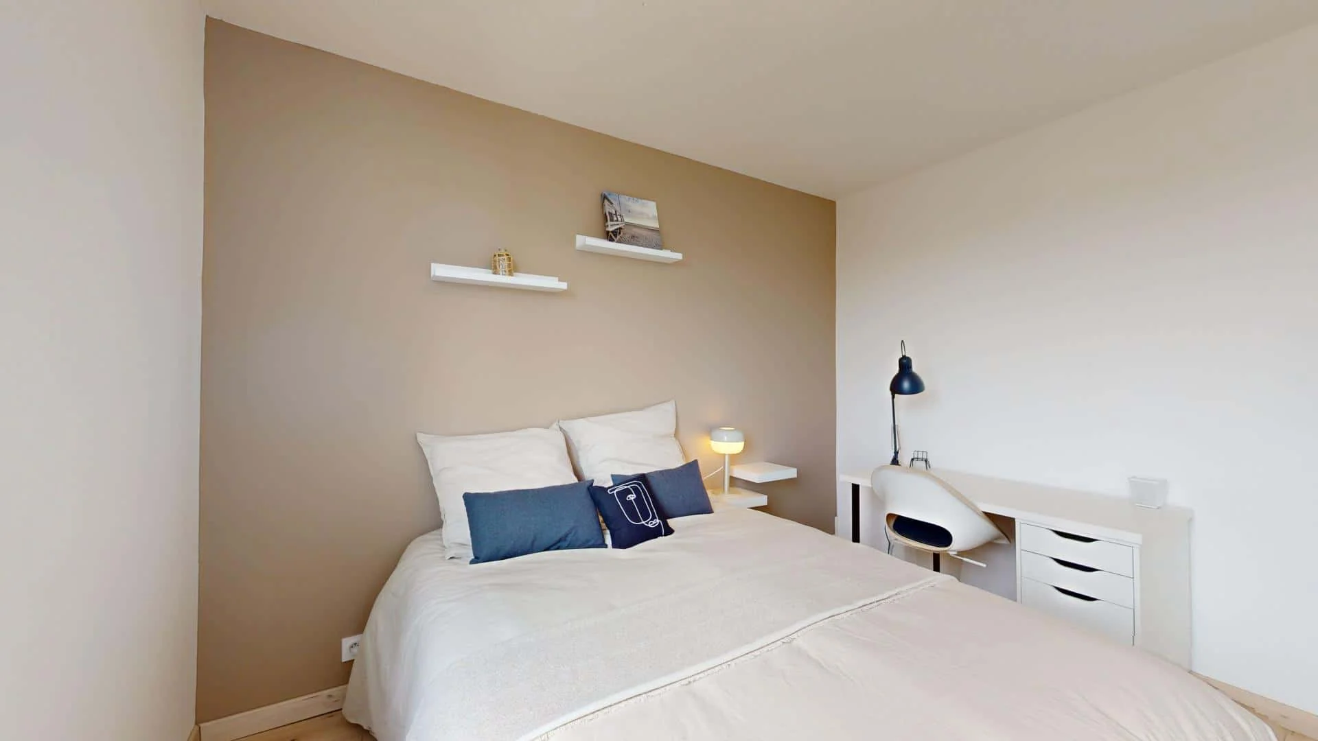 Cozy room for students available in