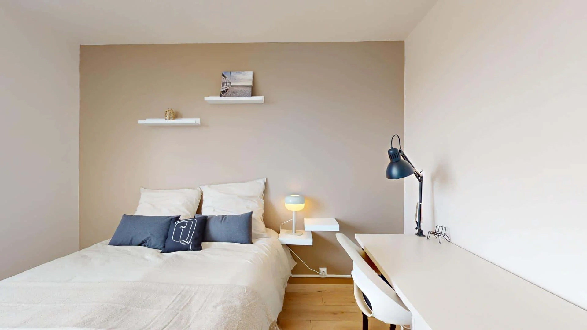 Comfortable and spacious student room in