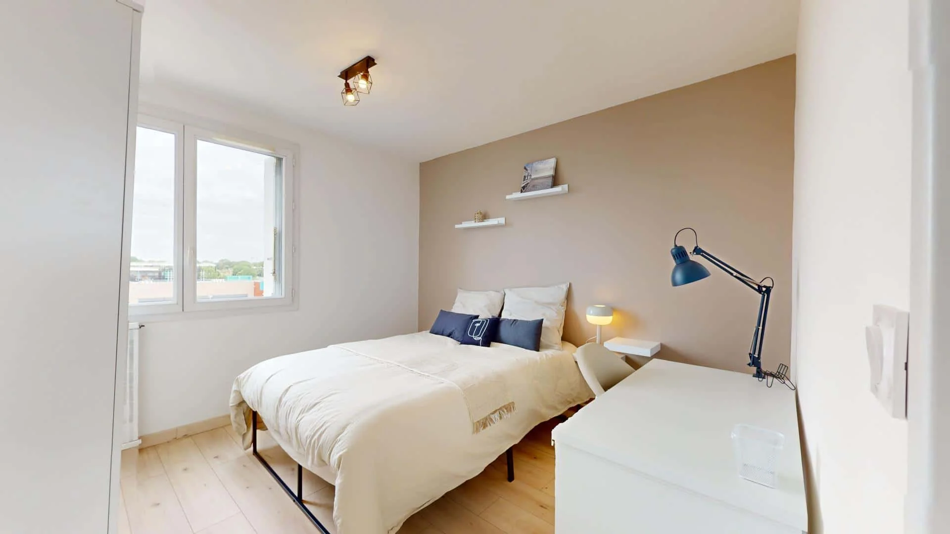 Comfortable and spacious student room in
