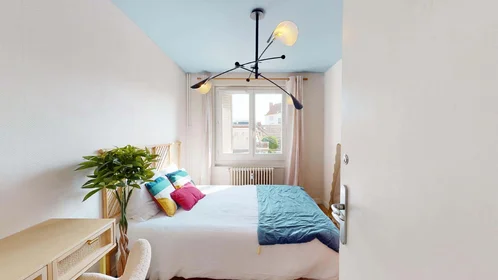 Habitación privada en 135 Rue d'Auxonne, 21000 Dijon, France, imagen 1 de 10