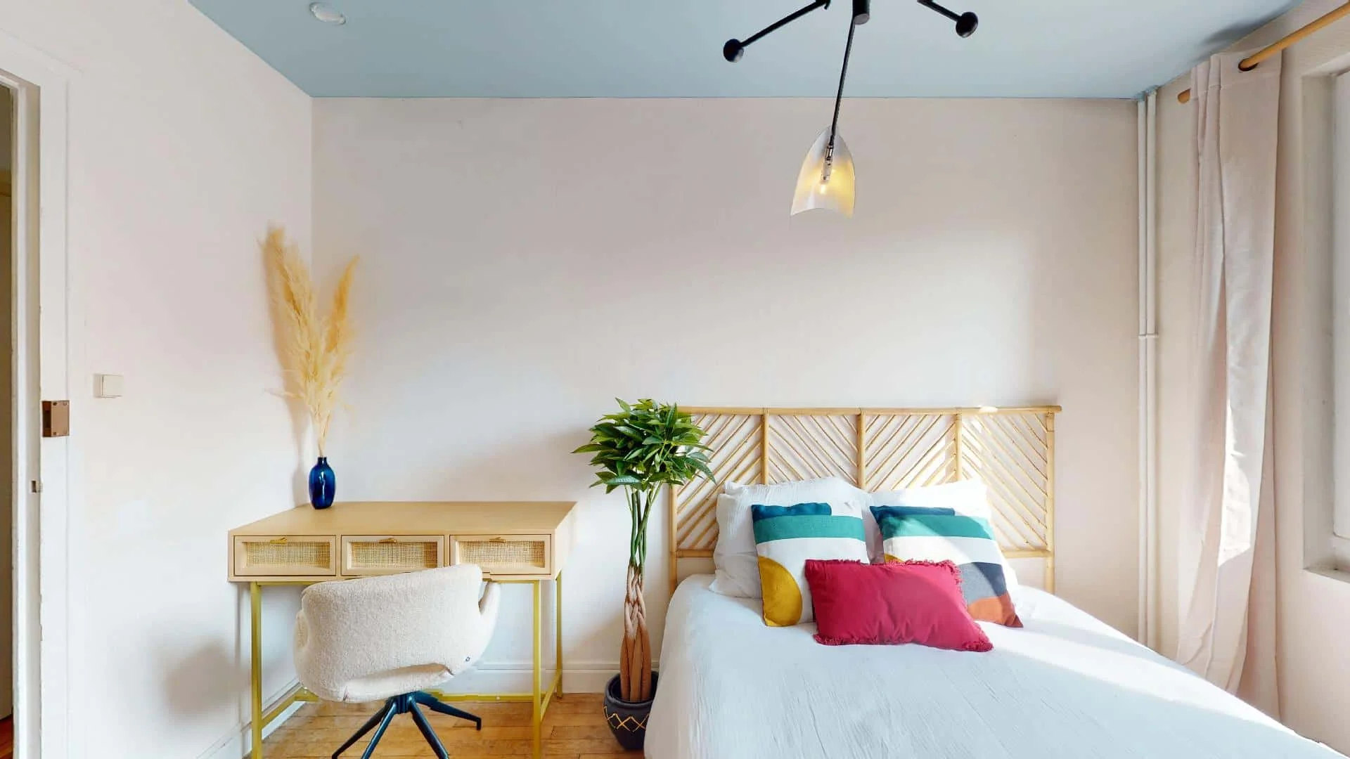 Habitación estudiantil amplia y cómoda en 