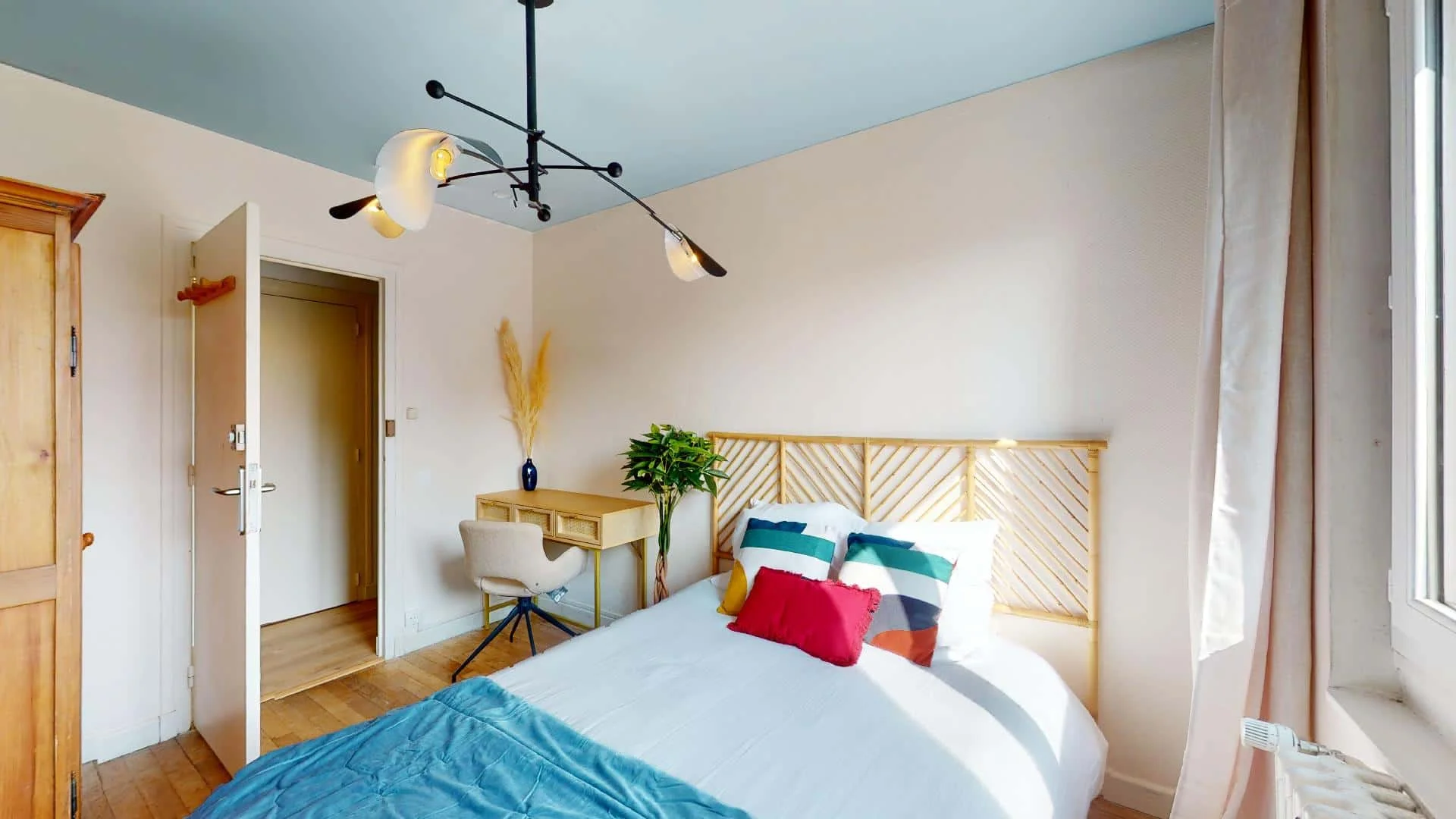 Habitación para estudiantes en  con área de estudio y facilidades compartidas