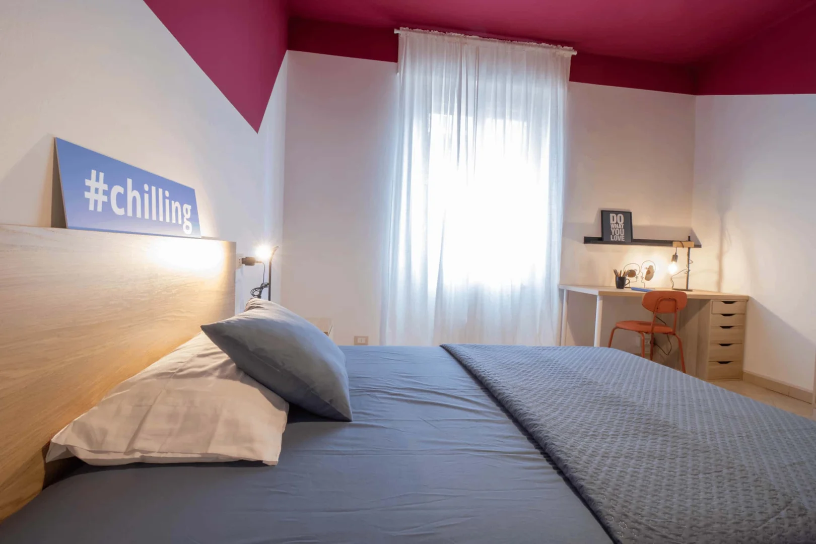 Quarto para alugar em apartamento de estudantes em , totalmente mobilado
