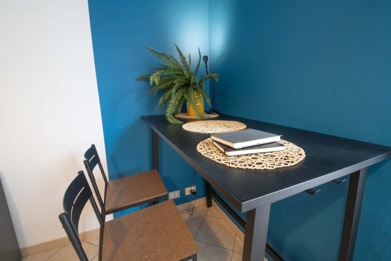 Quarto de estudante económico com localização conveniente em 