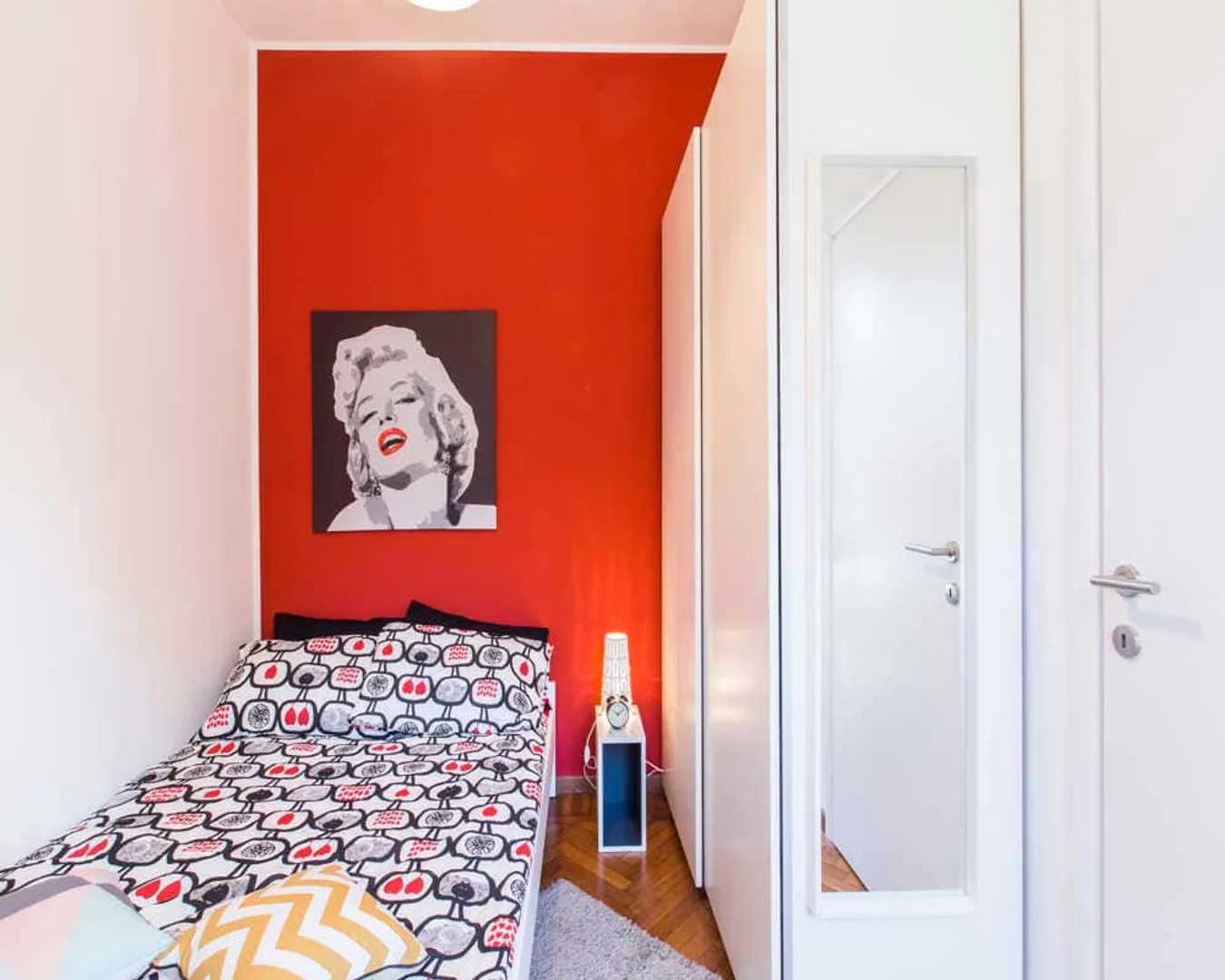 Student-friendly room in  with modern amenities