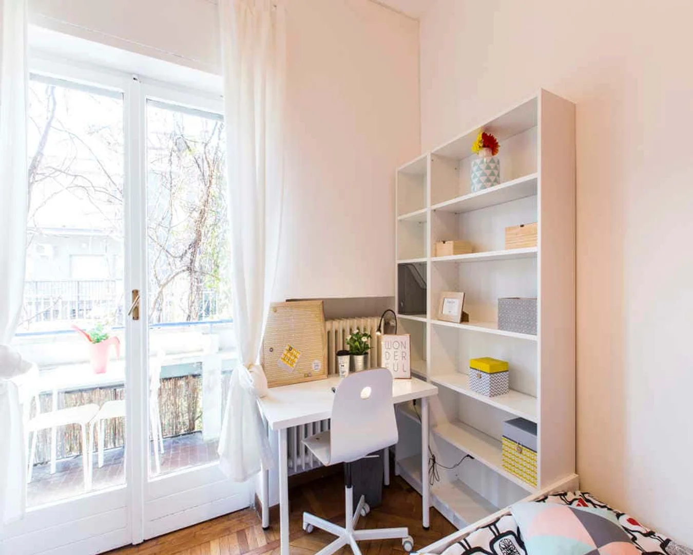 Affordable room for students with ample lighting in 