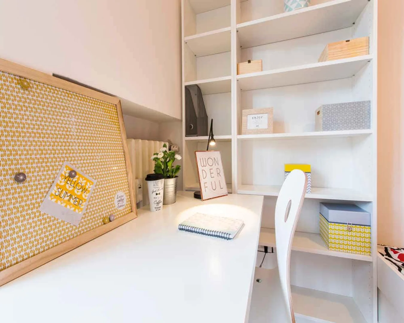 Bright and airy student room with easy university access in 