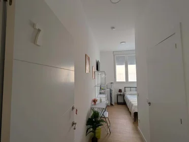 Chambre privée à C. de Tucán, 11, bajo, 1, Carabanchel, 28025 Madrid, Spain, image 1 de 14