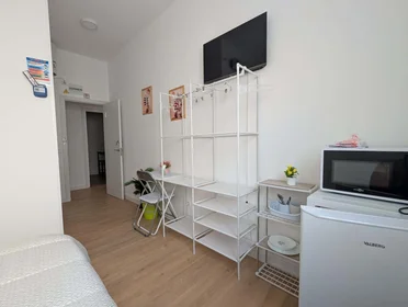 Chambre privée à C. de Tucán, 11, bajo, 1, Carabanchel, 28025 Madrid, Spain, image 4 de 14