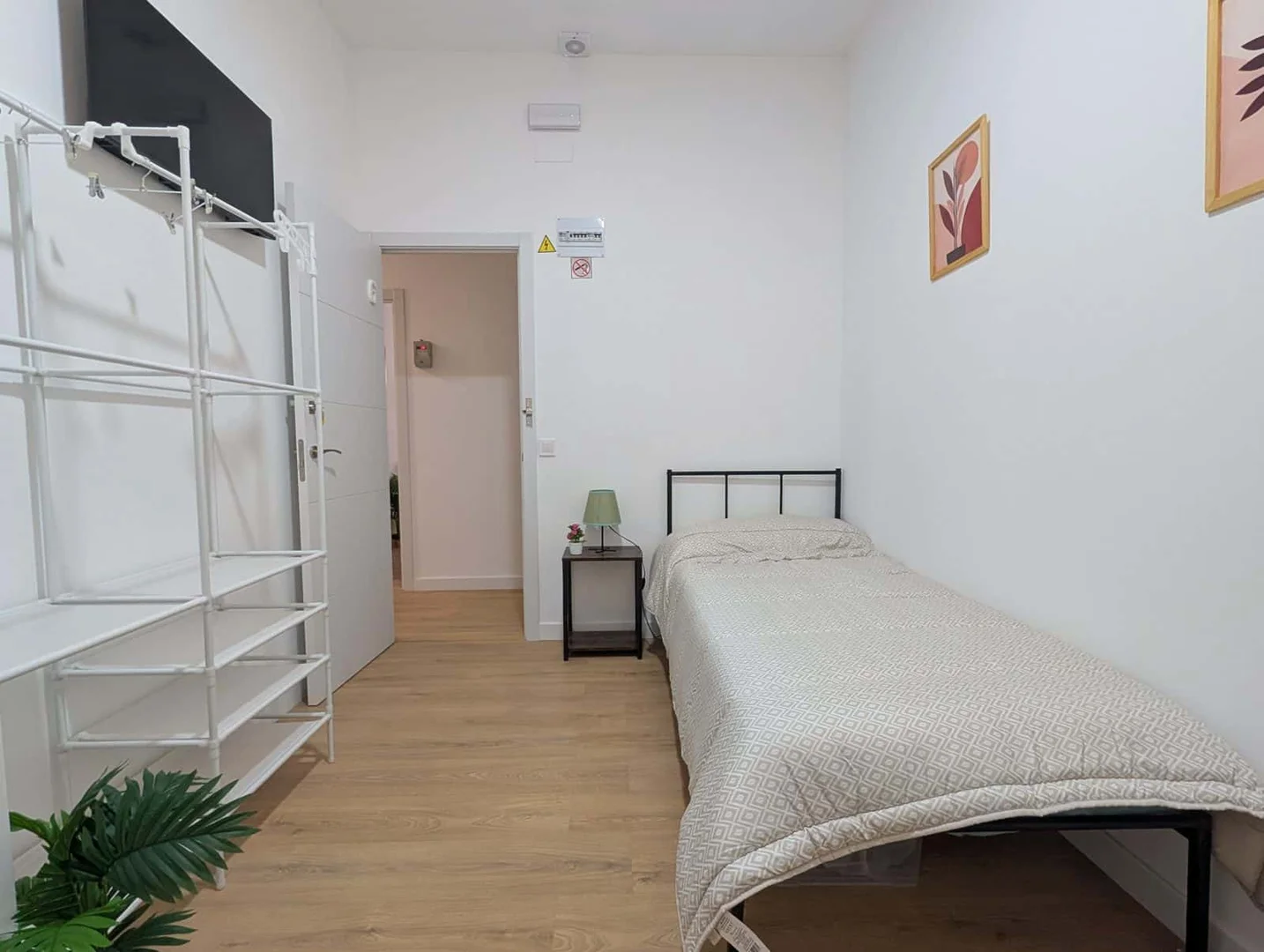 Chambre d'étudiant à avec espace d'étude et installations communes