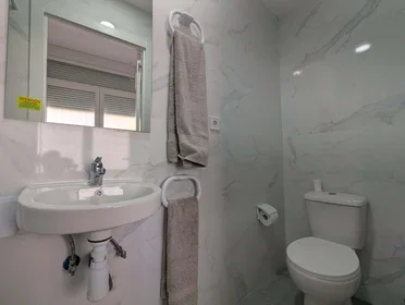 Chambre privée à C. de Tucán, 11, bajo, 1, Carabanchel, 28025 Madrid, Spain, image 1 de 13