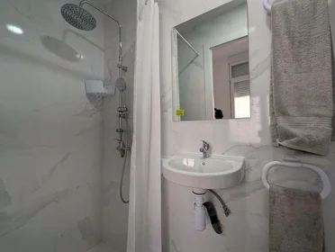 Chambre privée à C. de Tucán, 11, bajo, 1, Carabanchel, 28025 Madrid, Spain, image 2 de 13