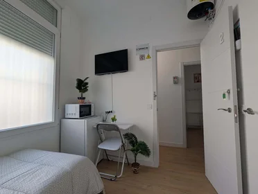 Chambre privée à C. de Tucán, 11, bajo, 1, Carabanchel, 28025 Madrid, Spain, image 3 de 13