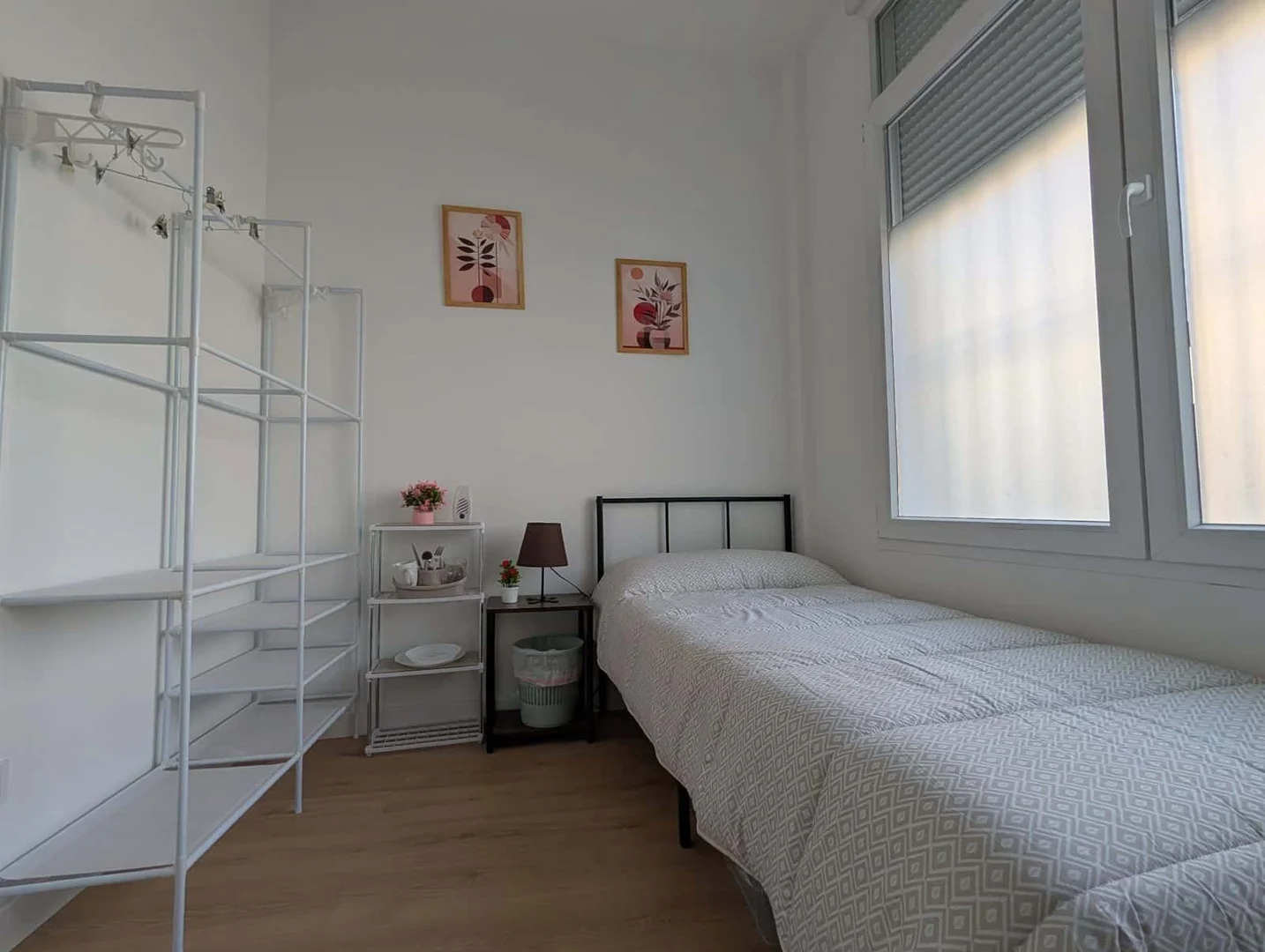 Chambre conviviale pour les étudiants dans  avec des équipements modernes