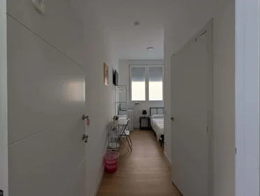 Chambre privée à C. de Tucán, 11, bajo, 1, Carabanchel, 28025 Madrid, Spain, image 3 de 13