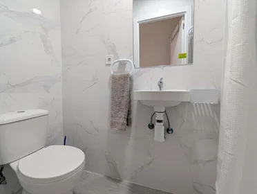 Chambre privée à C. de Tucán, 11, bajo, 1, Carabanchel, 28025 Madrid, Spain, image 5 de 13
