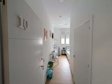 Chambre privée à C. de Tucán, 11, bajo, 1, Carabanchel, 28025 Madrid, Spain, image 1 de 13