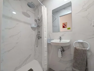 Chambre privée à C. de Tucán, 11, bajo, 1, Carabanchel, 28025 Madrid, Spain, image 3 de 13