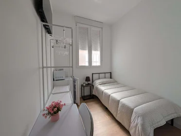 Chambre privée à C. de Tucán, 11, bajo, 1, Carabanchel, 28025 Madrid, Spain, image 5 de 13