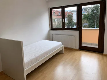 Quarto privado em Tucholskystraße 80, 60598 Frankfurt am Main, Germany, imagem 1 de 16