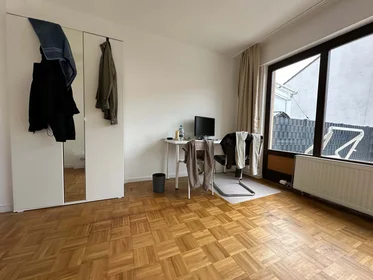 Quarto privado em Tucholskystraße 80, 60598 Frankfurt am Main, Germany, imagem 15 de 16