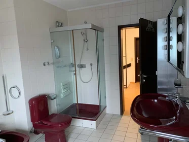 Quarto privado em Tucholskystraße 80, 60598 Frankfurt am Main, Germany, imagem 10 de 16