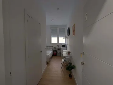 Chambre privée à C. de Tucán, 11, bajo, 1, Carabanchel, 28025 Madrid, Spain, image 1 de 15