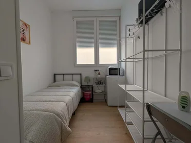 Chambre privée à C. de Tucán, 11, bajo, 1, Carabanchel, 28025 Madrid, Spain, image 7 de 15