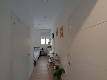 Chambre privée à C. de Tucán, 11, bajo, 1, Carabanchel, 28025 Madrid, Spain, image 1 de 14