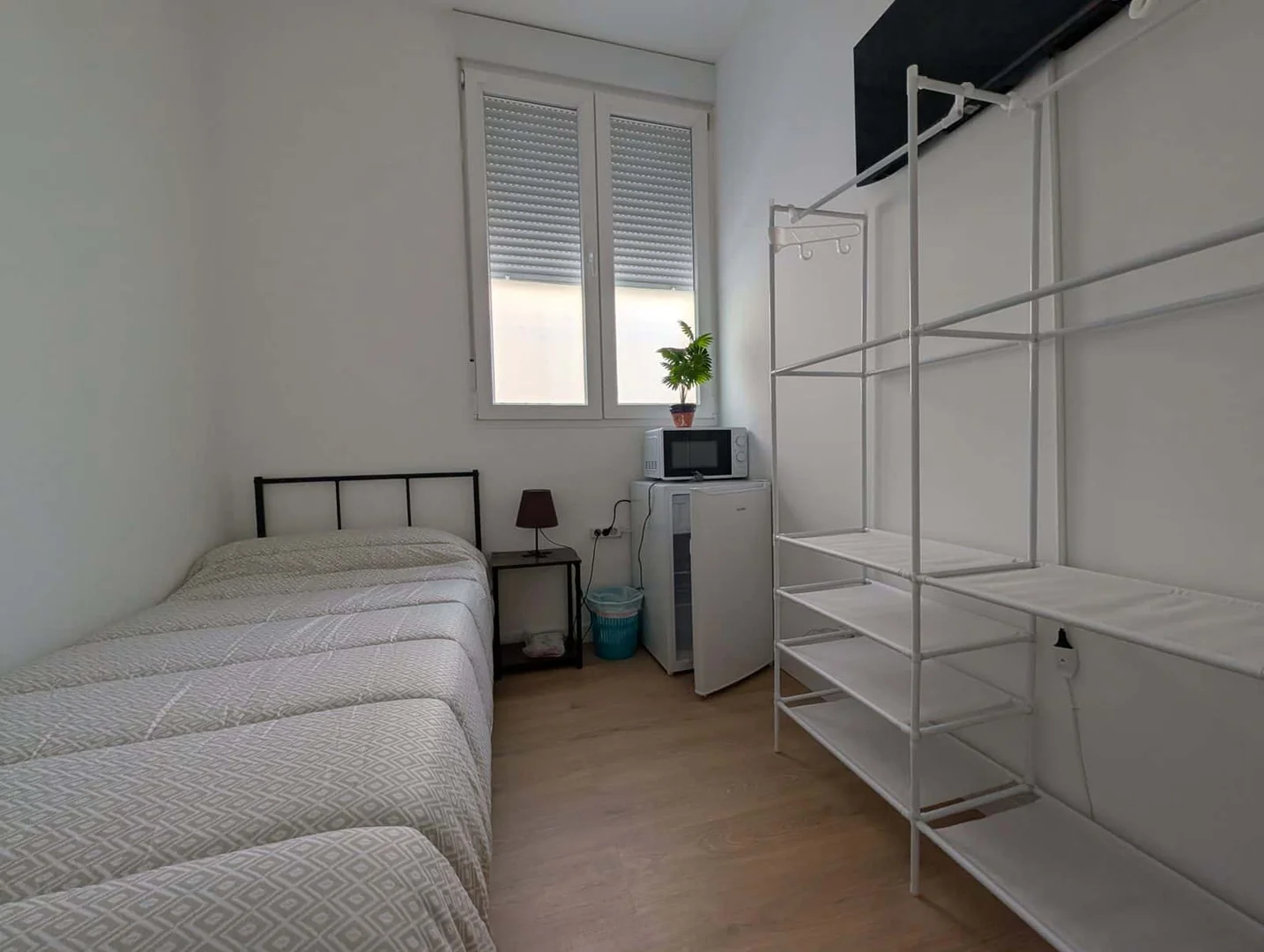 Chambre confortable pour étudiants disponible dans 