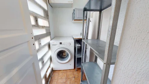 Privatzimmer in der 261 Rue du 4 Août 1789, 69100 Villeurbanne, France, bild 6 von 15