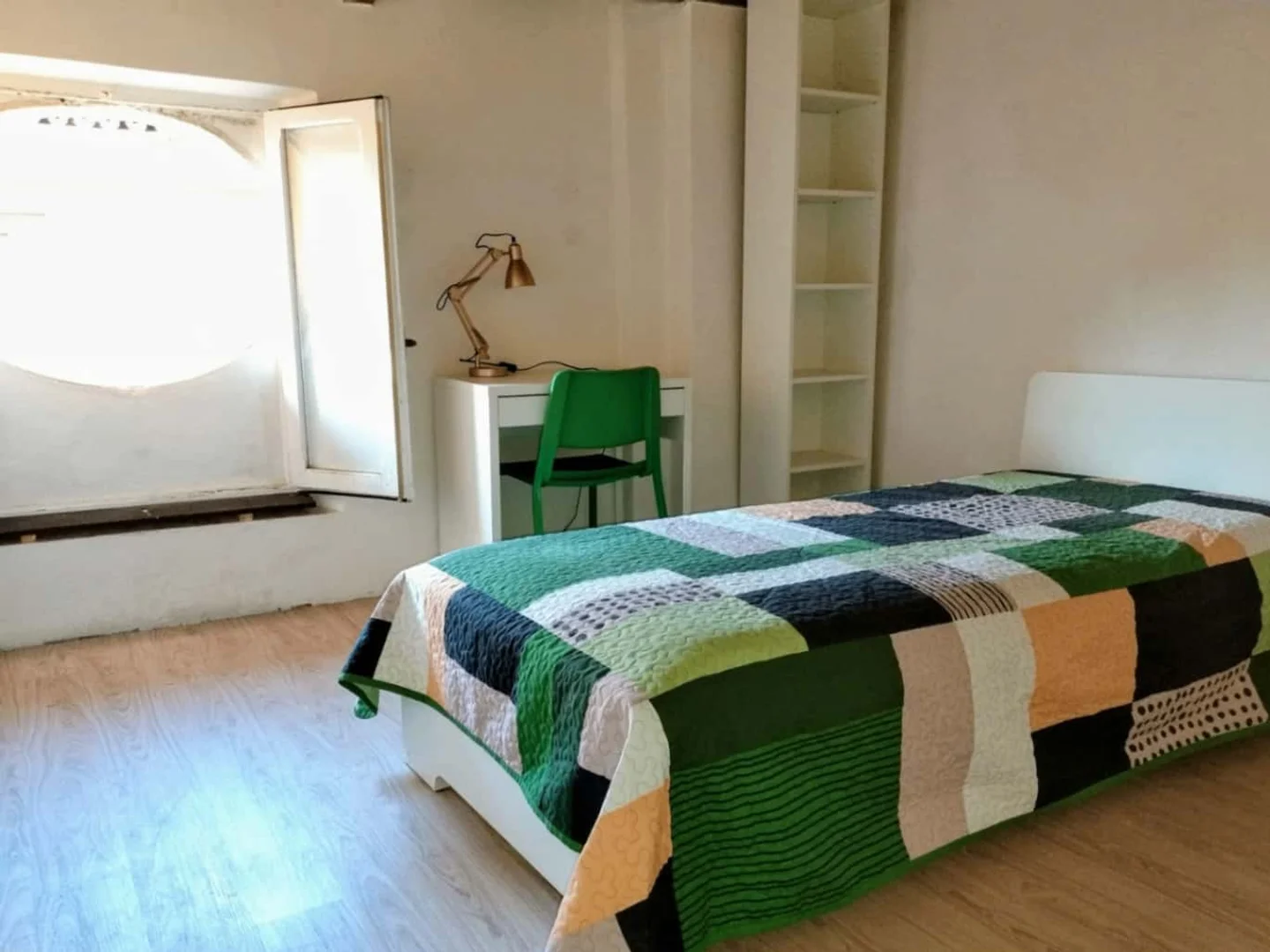 Quarto acolhedor para estudantes disponível em 