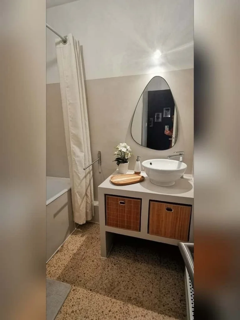 5 Av. Jean Boccace, 84000 Avignon, France