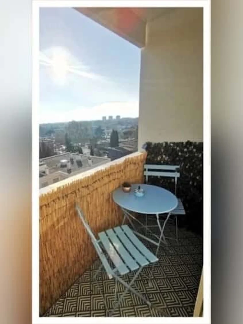 5 Av. Jean Boccace, 84000 Avignon, France