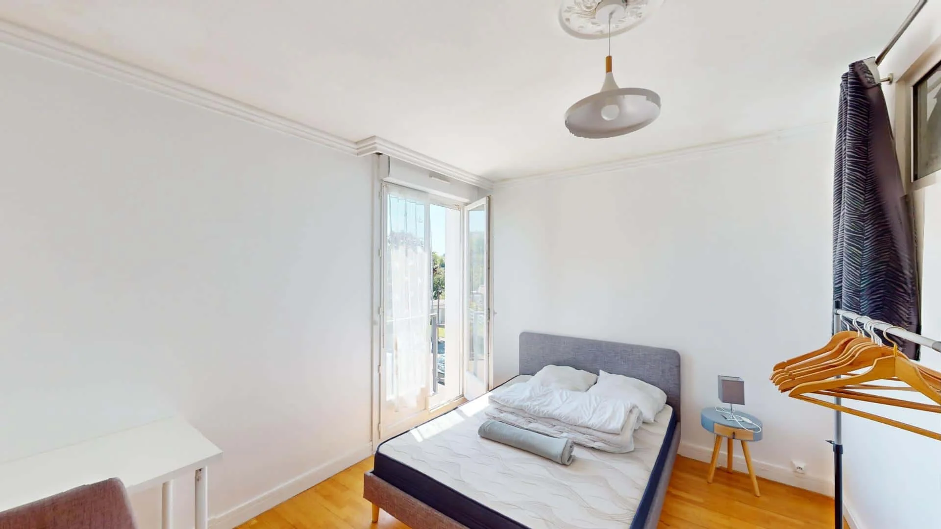Chambre confortable pour étudiants disponible dans