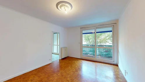 Alojamiento entero en 16 Av. des Champs Perdrix, 21000 Dijon, France, imagen 2 de 30